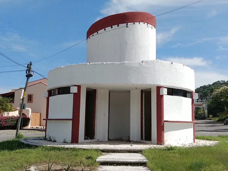 En abandono total módulo turístico en La Ropa