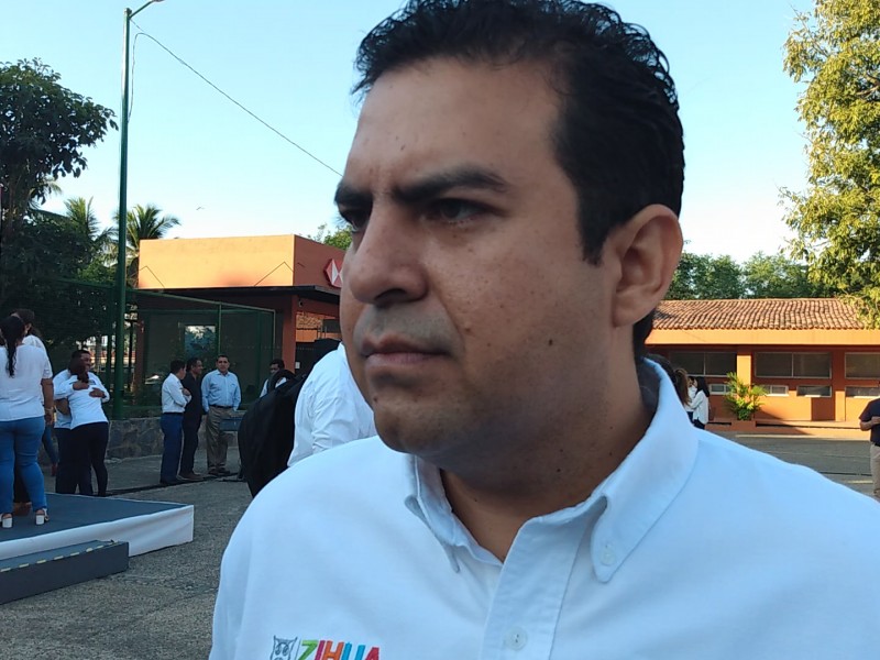 En aeropuerto de Ixtapa-Zihuatanejo empleados usan cubrebocas por Covid-19