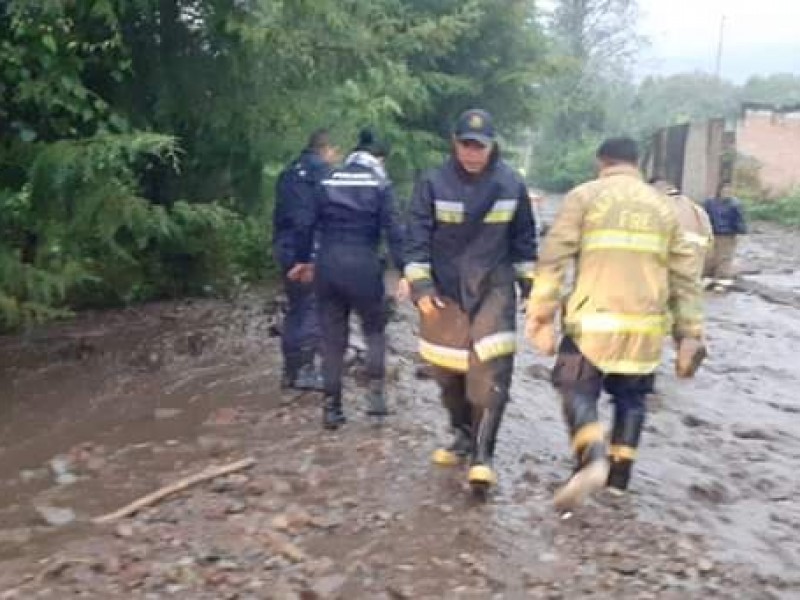 En alerta, corporaciones de apoyo ante fuertes lluvias en Zitácuaro