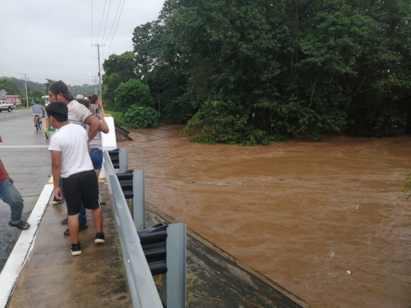 En alerta máxima habitantes de Villa Comaltitlán por lluvias