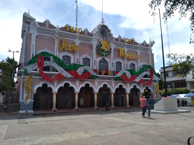 En análisis inversión para adorno de mes patrio en la ciudad