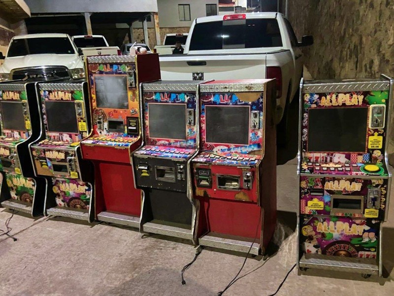 En cateo decomisan 19 máquinas trsgamonedas y 10 monitores