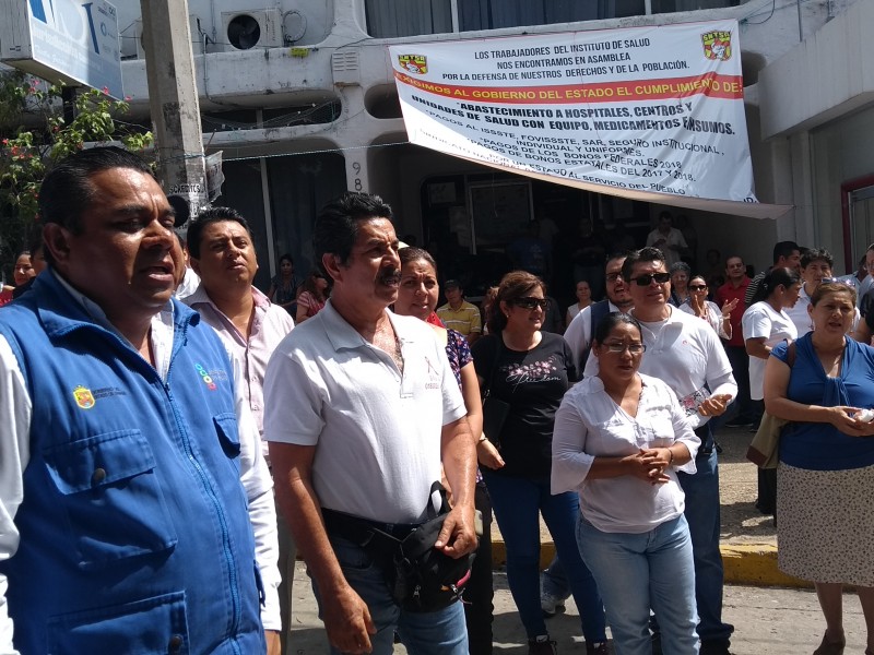 En Chiapas trabajadores de salud siguen en paro