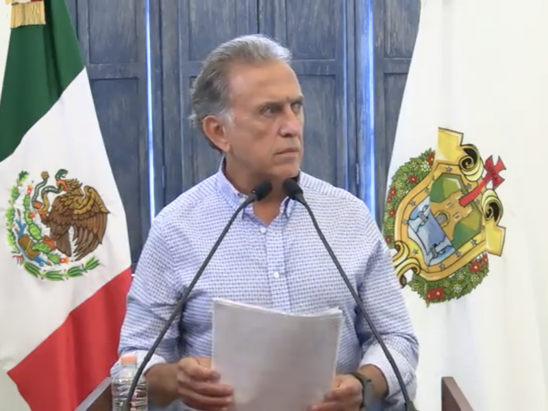 En conferencia, Yunes Linares anuncia “carpeta guinda” contra Morena