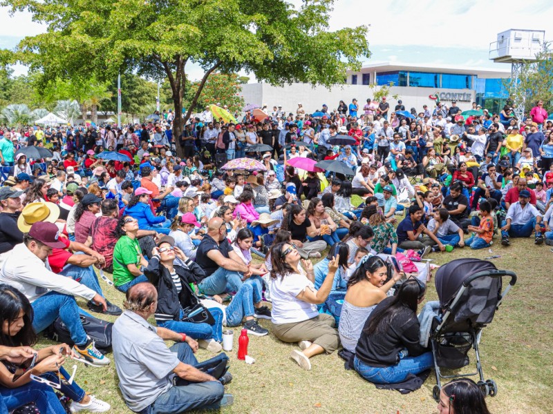 En Culiacán se concentraron en CCS para ver el eclipse