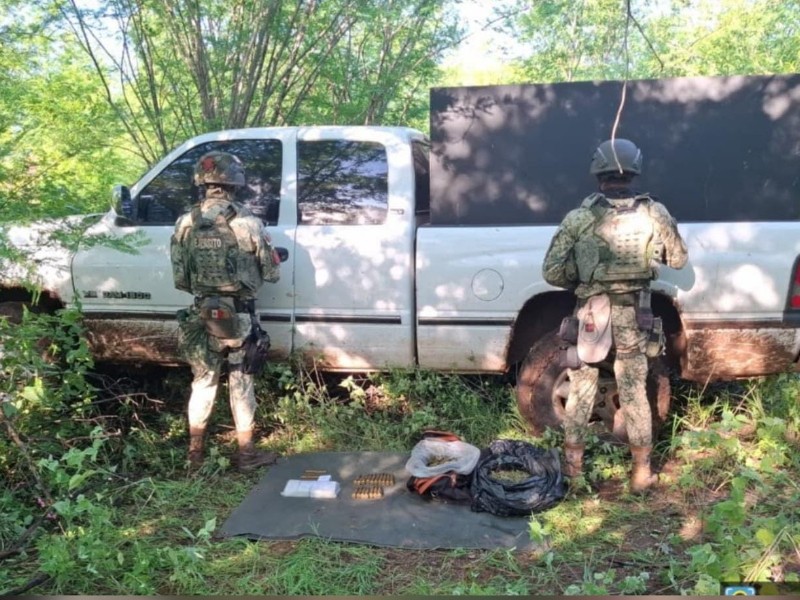 En Culiacán y Mocorito aseguran vehículos, arma y municiones