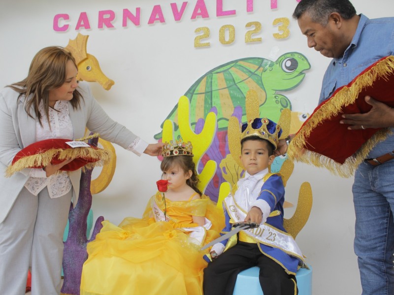 En divertida fiesta coronan a los nuevos Reyes del Carnavalito