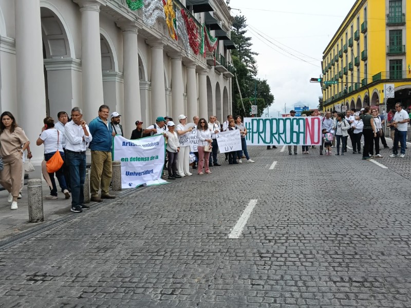 En el 81 aniversario, marchan contra prórroga del rector de la UV