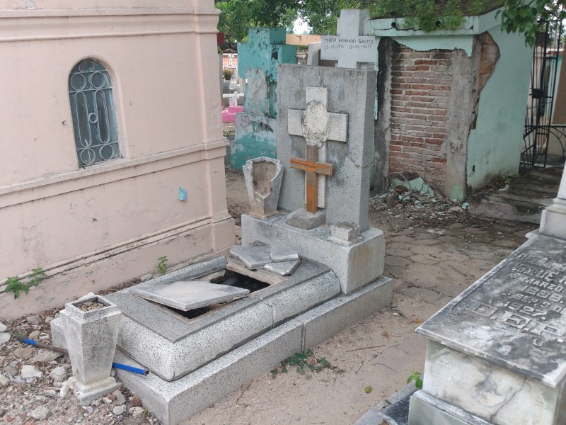 En el abandonó panteón municipal de Tuxtla Gutiérrez