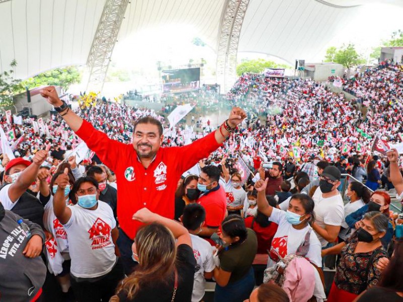 En el Auditorio Guelaguetza, Avilés cierra su periodo de campaña