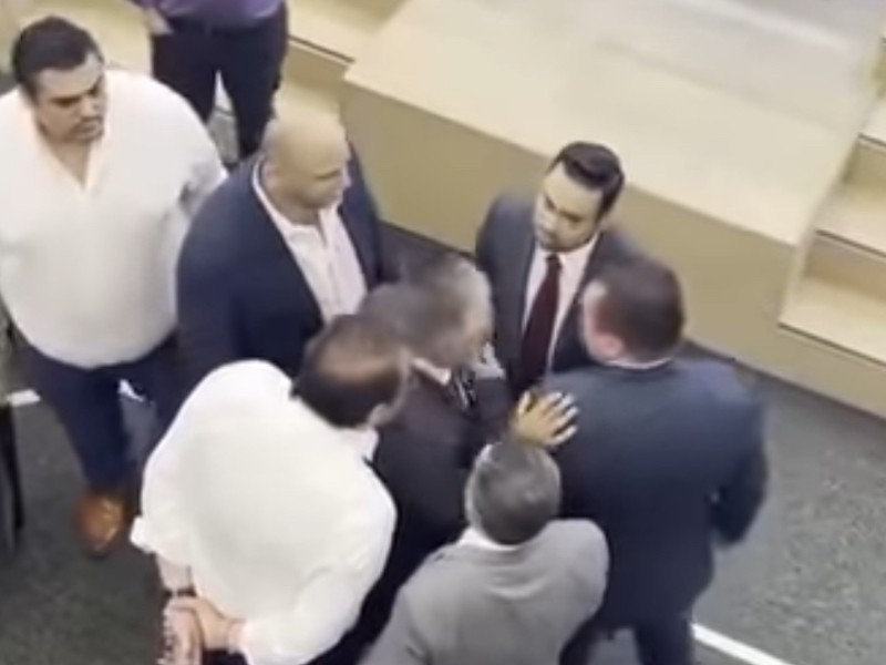 En el congreso local se calentaron los ánimos. Diputados se enfrentan