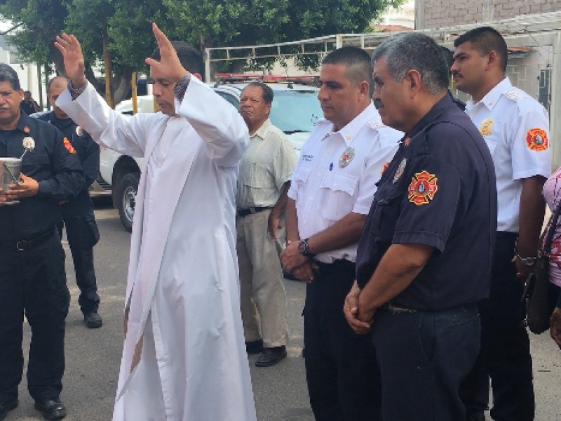 En el #DíaDelBombero bendicen a elementos de Cajeme