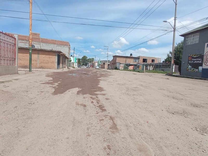 EN EL FRACCIONAMIENTO PUERTAS DEL SOL HACE FALTA PAVIMENTO