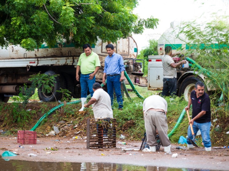 En Guasave activan operativo para desfogue de zonas inundadas