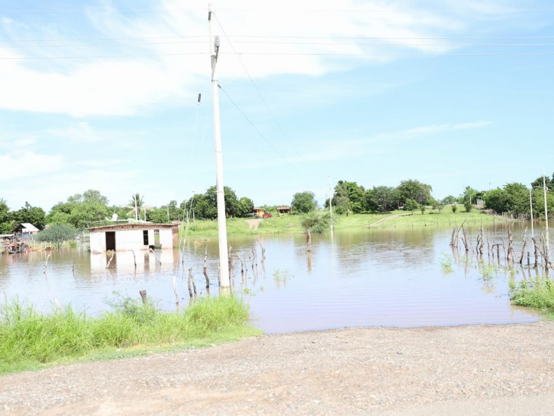 En Guasave evalúan daños por desbordamientos de arroyos y drenes