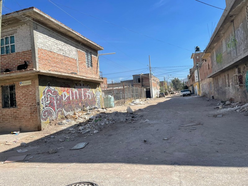 En la calle Guillermo Vera reportan falta de pavimentación