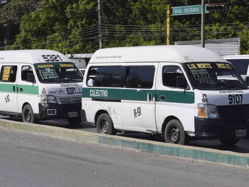 En la mesa, tema del autotransporte: Brito