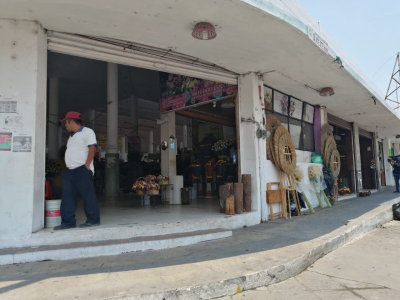 En la quiebra locatarios del mercado de las flores