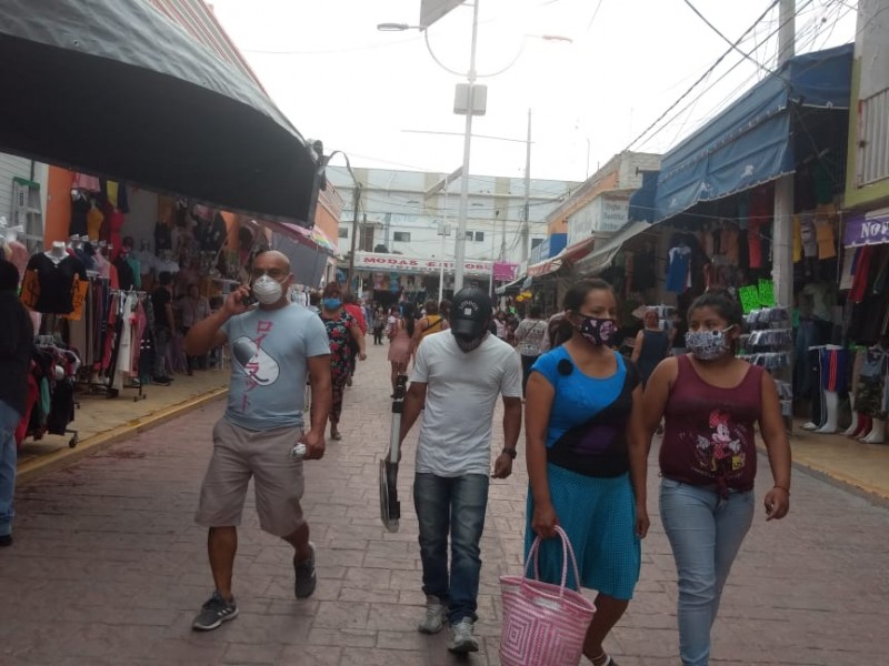 En lo más alto de contingencia ciudadanos salen de casa