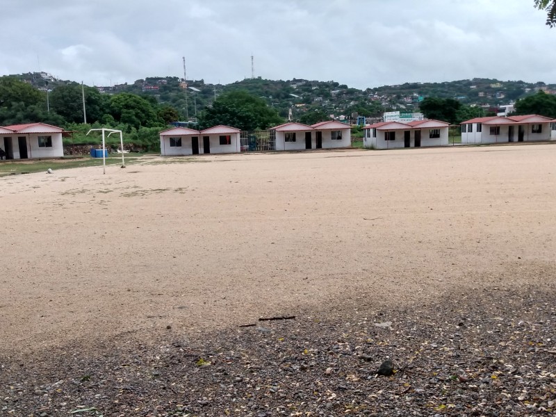 En malas condiciones aulas provisionales de secundarias