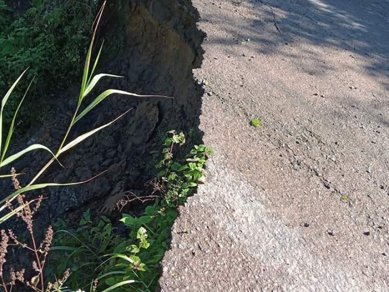 En malas condiciones caminos en San Felipe Tepatlán