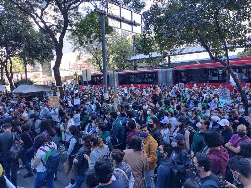 En marcha estudiantil por el CIDE piden renuncia del director