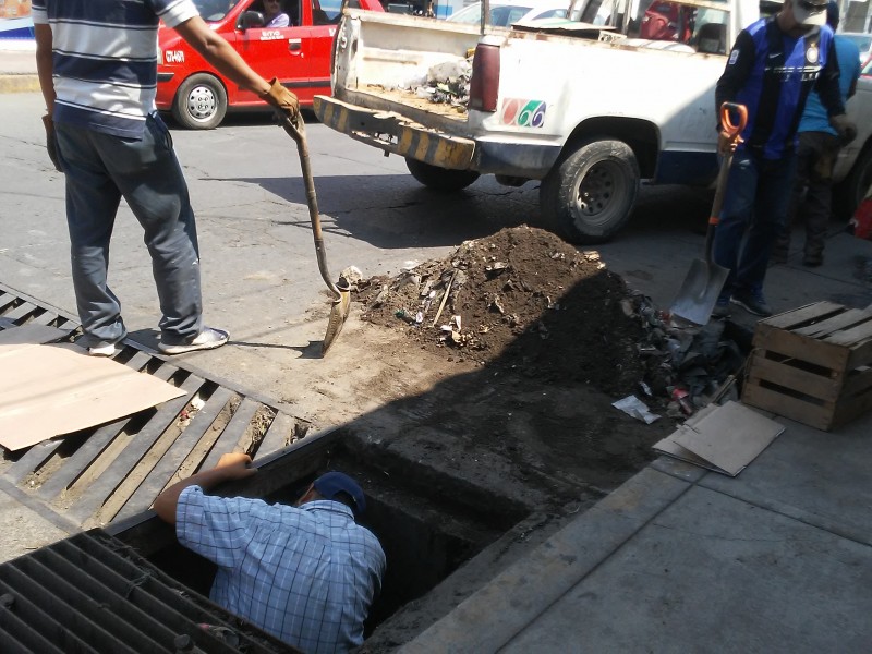 En marcha limpieza de alcantarillas pluviales de Tepic