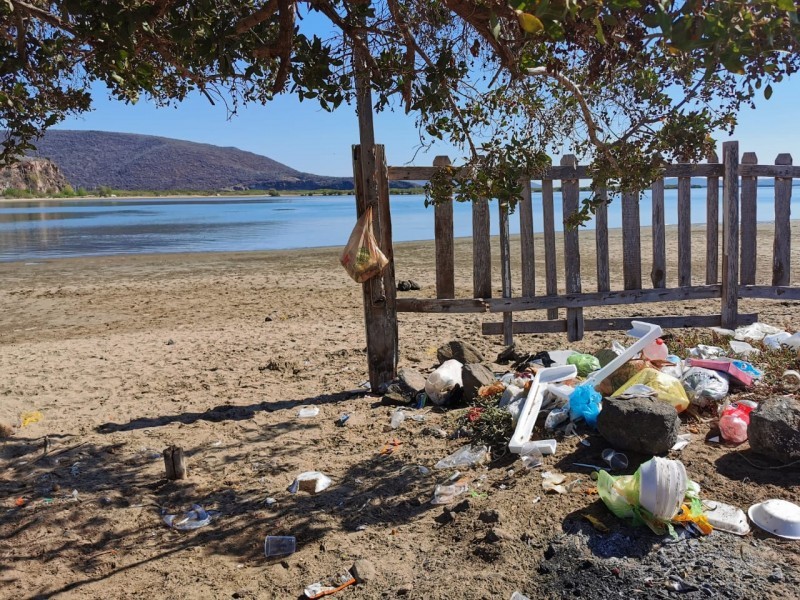 En marcha operativo de limpieza en playas de Ahome