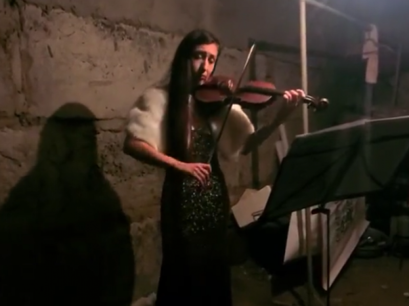 En medio de la guerra, violinista ucraniana da esperanza