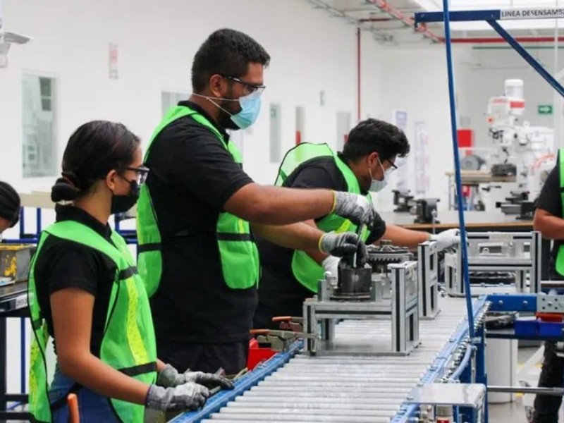 En mi trabajo no hay espacio para sillas, lamentan trabajadores