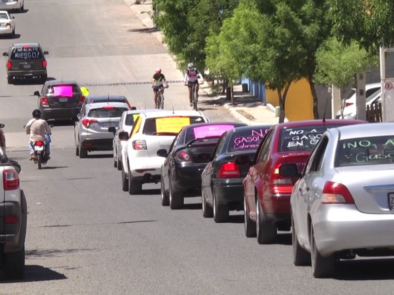 En movilización vehícular colonos manifiestan desacuerdo en construcción de gasolinera