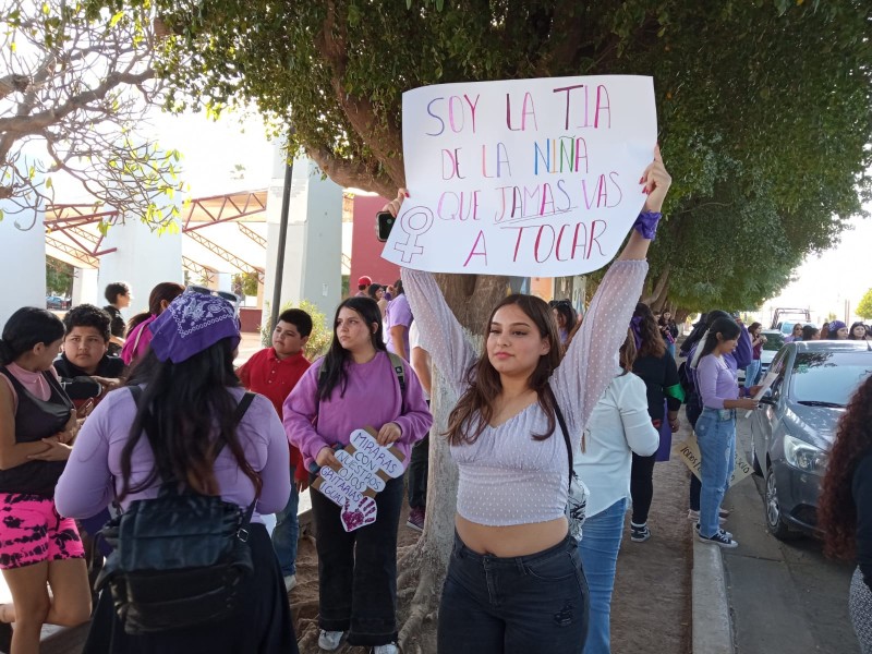 En Navojoa, mujeres en su día marchan por la igualdad