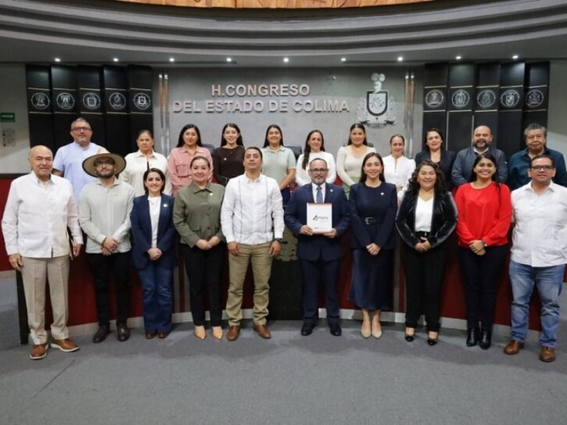 En opacidad rindió cuentas el fiscal de Colima