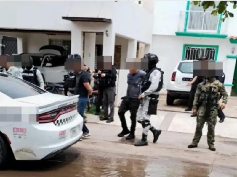 En operativo detienen a 2 civiles armados en Culiacán