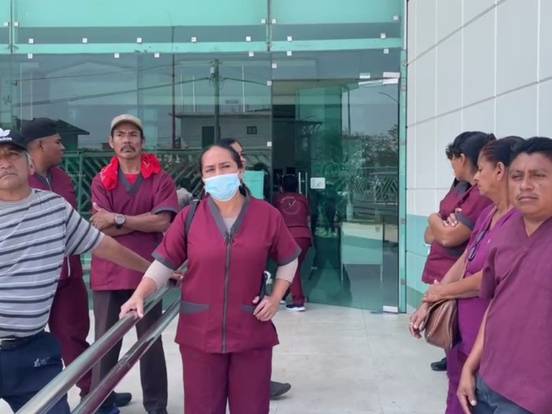 En paro laboral trabajadores de limpieza de Hospital Macedonio Benítez