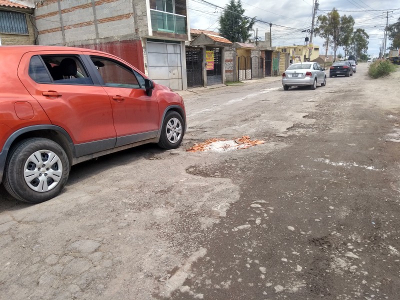 En pésimas condiciones, calles aledañas a Blvd. Carmelitas