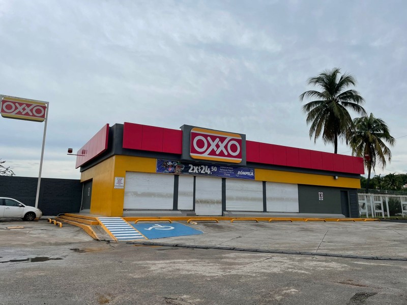 En Petatlán, también cierran las tiendas Oxxo por inseguridad