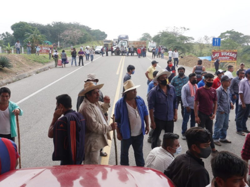 En plena ola de contagios bloqueo carretero cumple 24 hrs