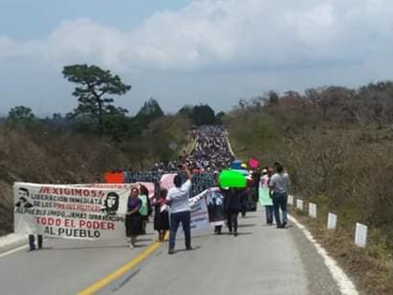 En plena pandemia comuneros de Bochil marchan contra alcalde