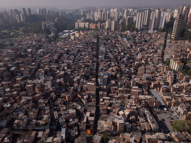 En pleno brote de dengue, Brasil recibe lote de vacunas