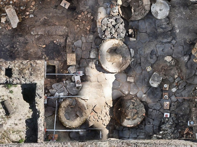 En Pompeya encuentran ruinas de una panadería donde trabajaban esclavos