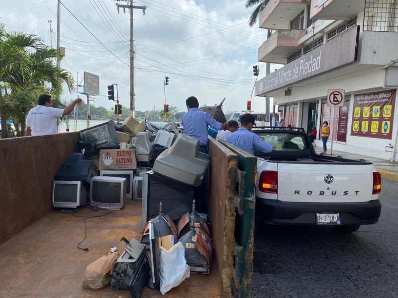 En puerta próximo Reciclatrón en Tuxpan