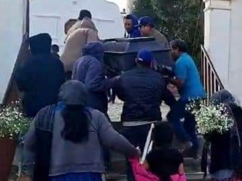 En Quiaviní sepultan a combatientes; incendio se extiende hacia Guilá