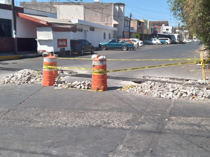 En reparación rejilla de la calle P. Sánchez