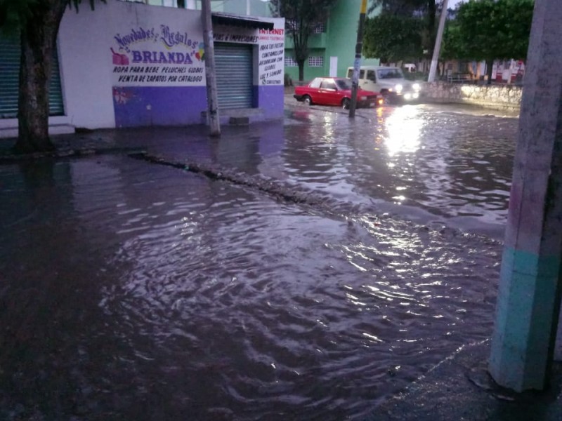 En rezago obra de colector pluvial