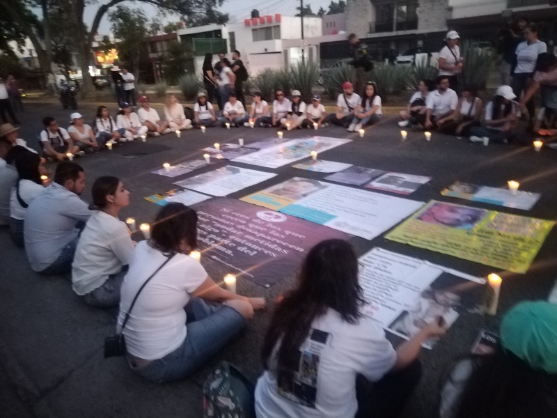 En silencio marcharon y hacen oración por jóvenes desaparecidos