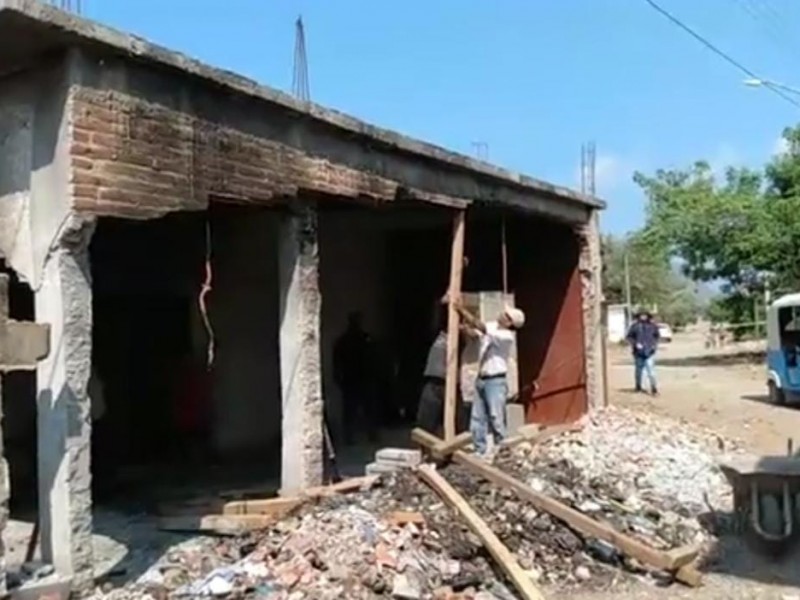 En Tehuantepec explota casa del cohetero; solo pérdidas materiales