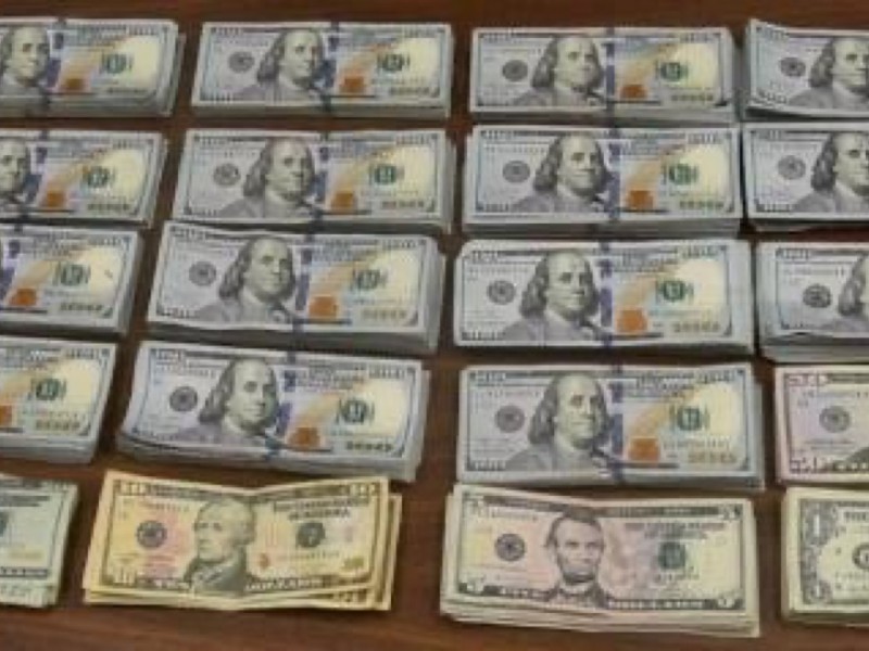 En Texas, aseguran dinero en camión de pasajeros