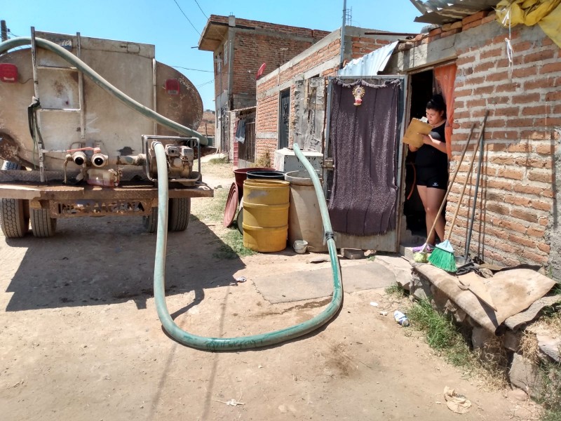 En Tlaquepaque apoyan con pipas por corte de agua