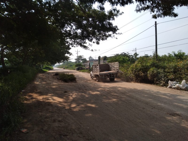 En total abandono la carretera de Santa María Xadani, Oaxaca